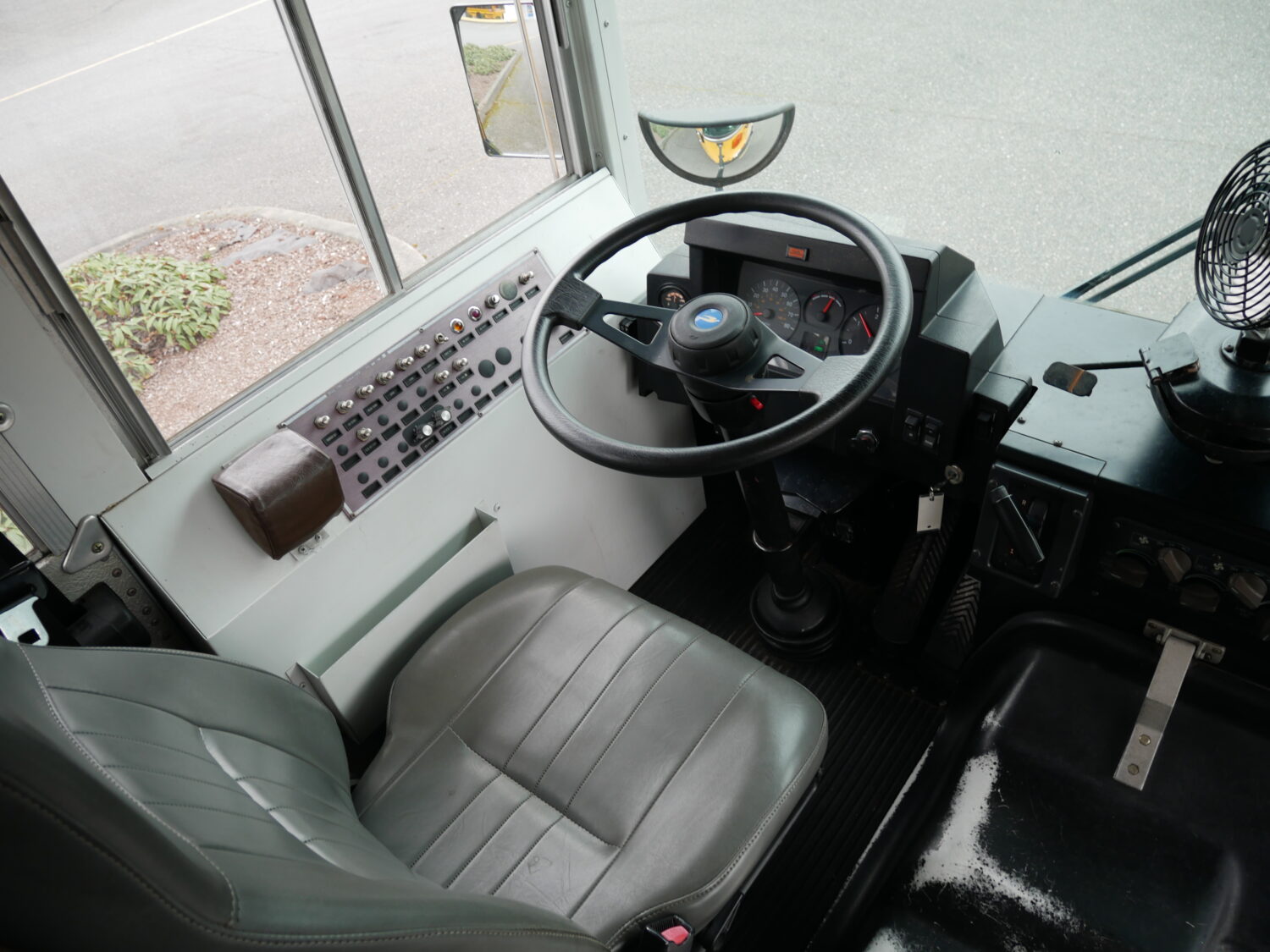 2000 Blue Bird TC-1000 42 Passenger School Bus - B92055 - Image 5