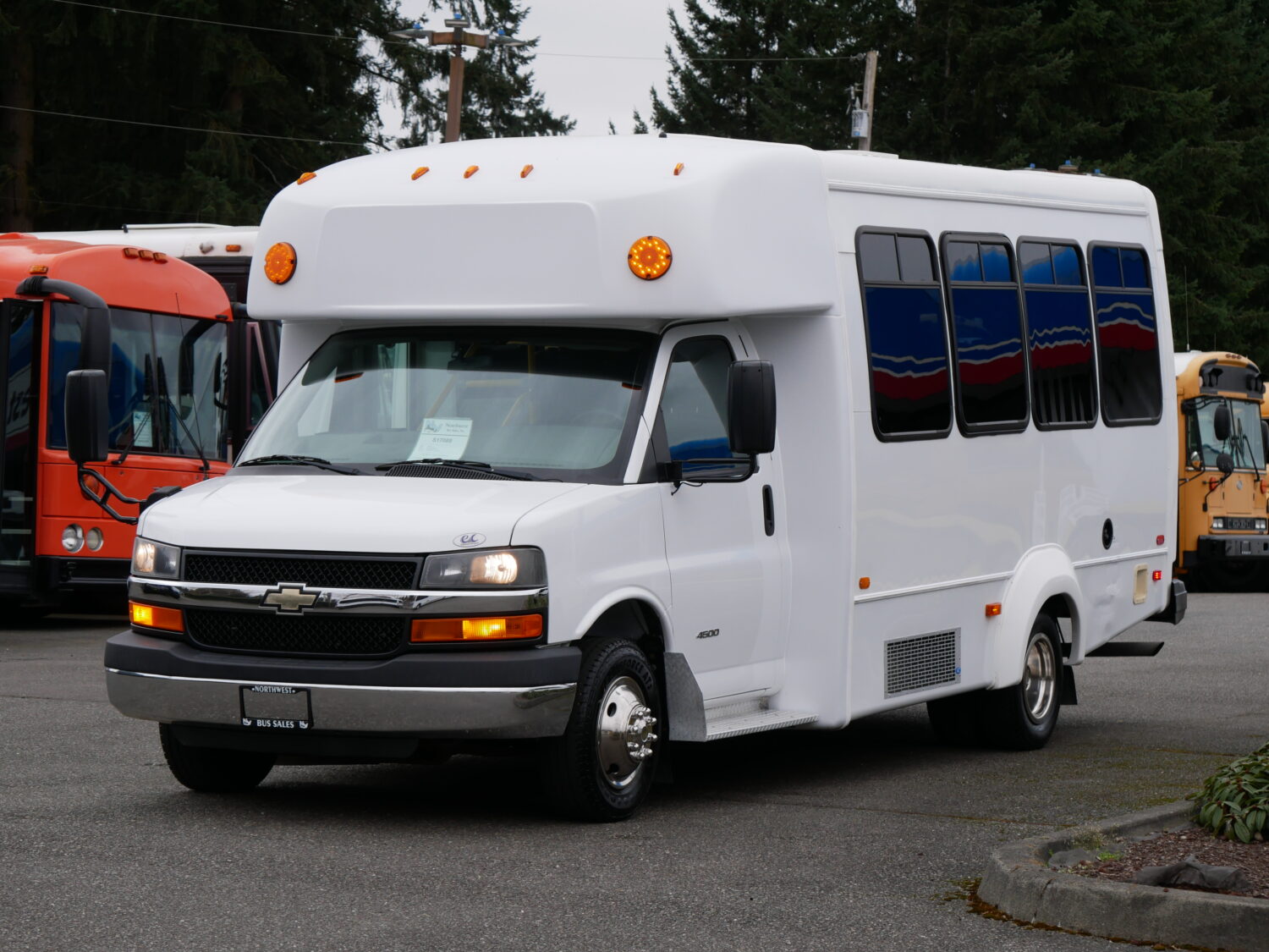 2016 Chevrolet Elkhart ECII 14 Passenger ADA Shuttle Bus - S17089 - Image 2