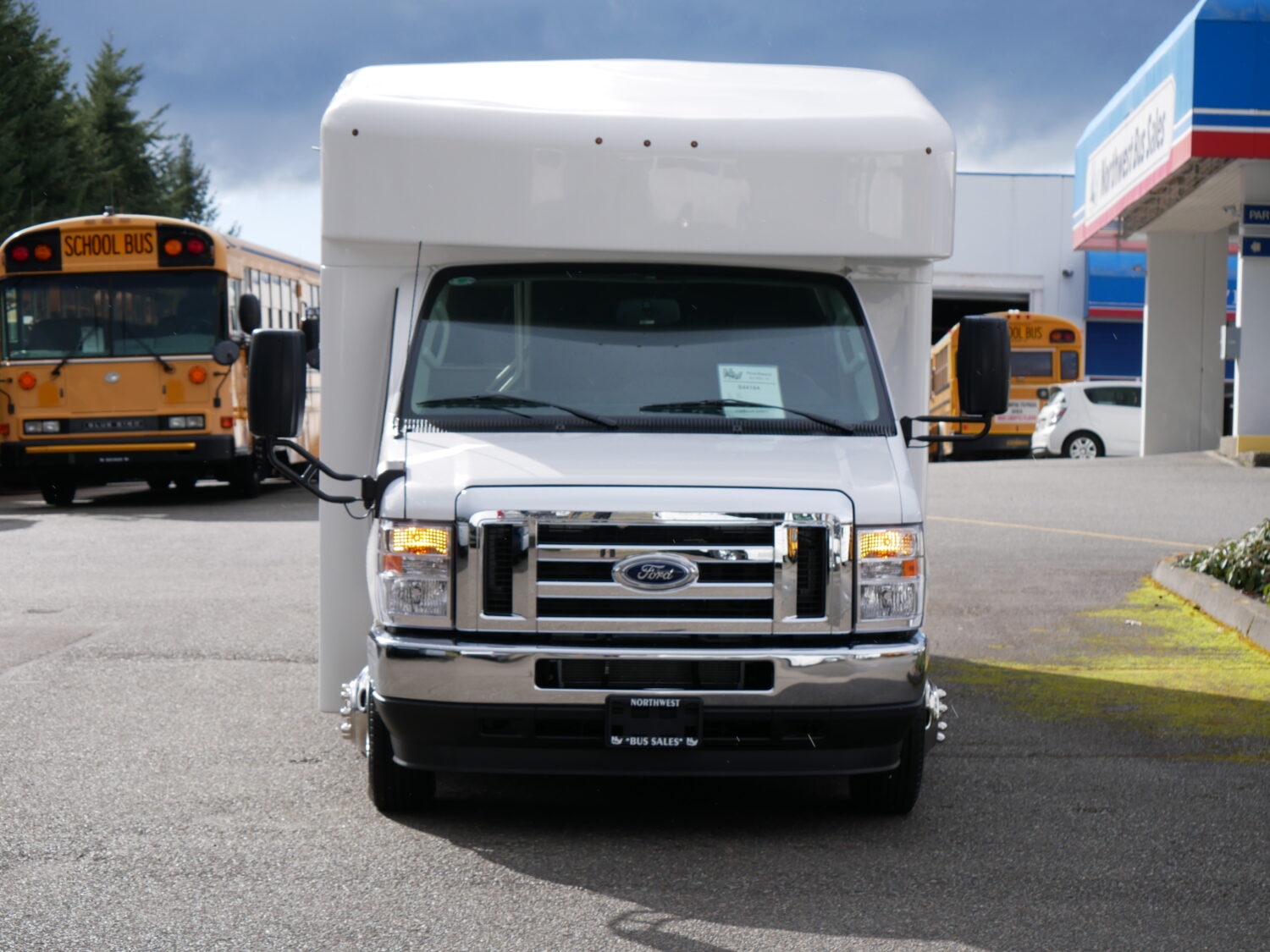 2024 Ford Endera 14 Passenger + Rear Luggage Shuttle Bus - S44164 - Image 12