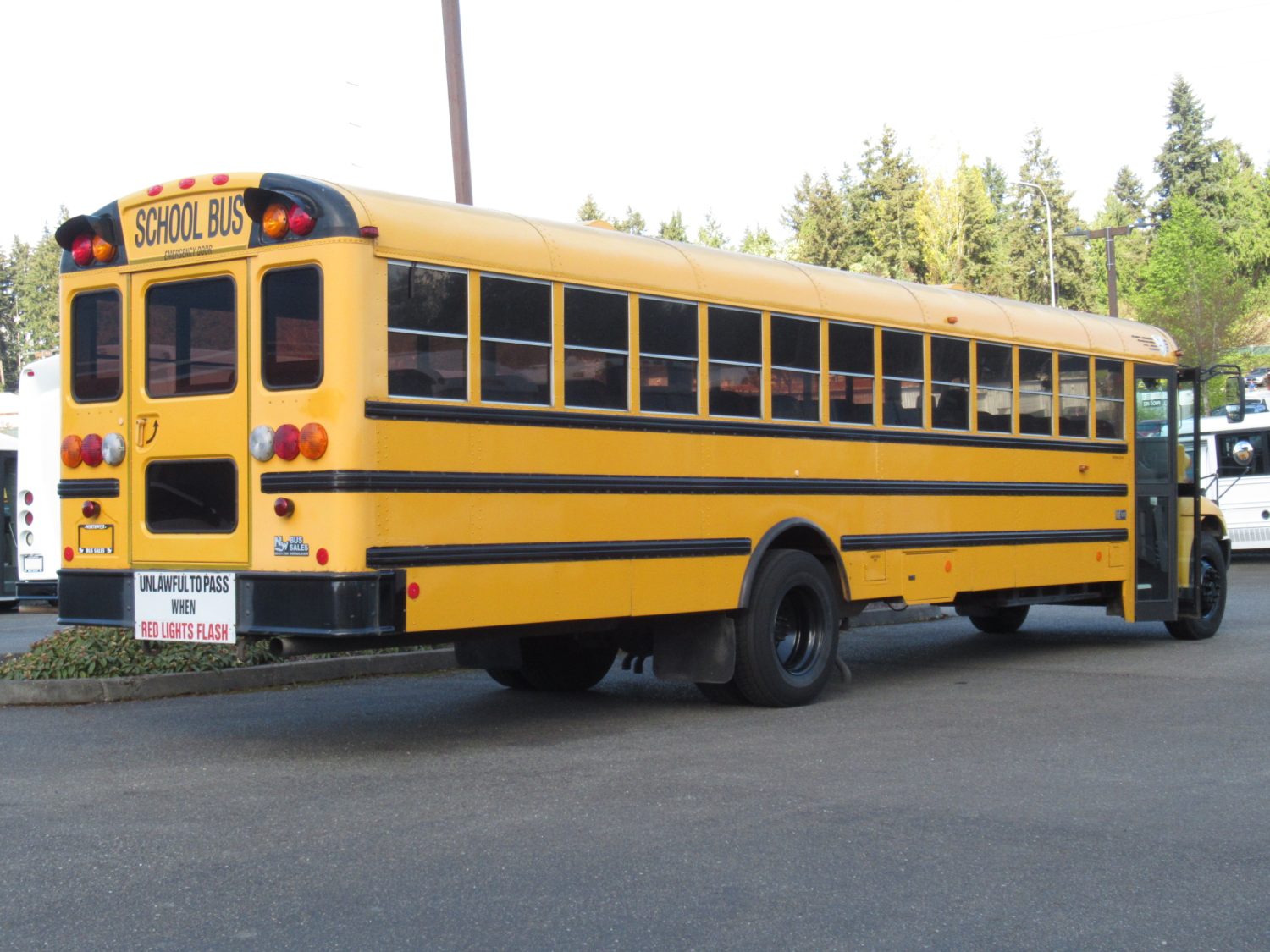 2005 IC CE300 77 Pass School Bus - B87787 - Image 3