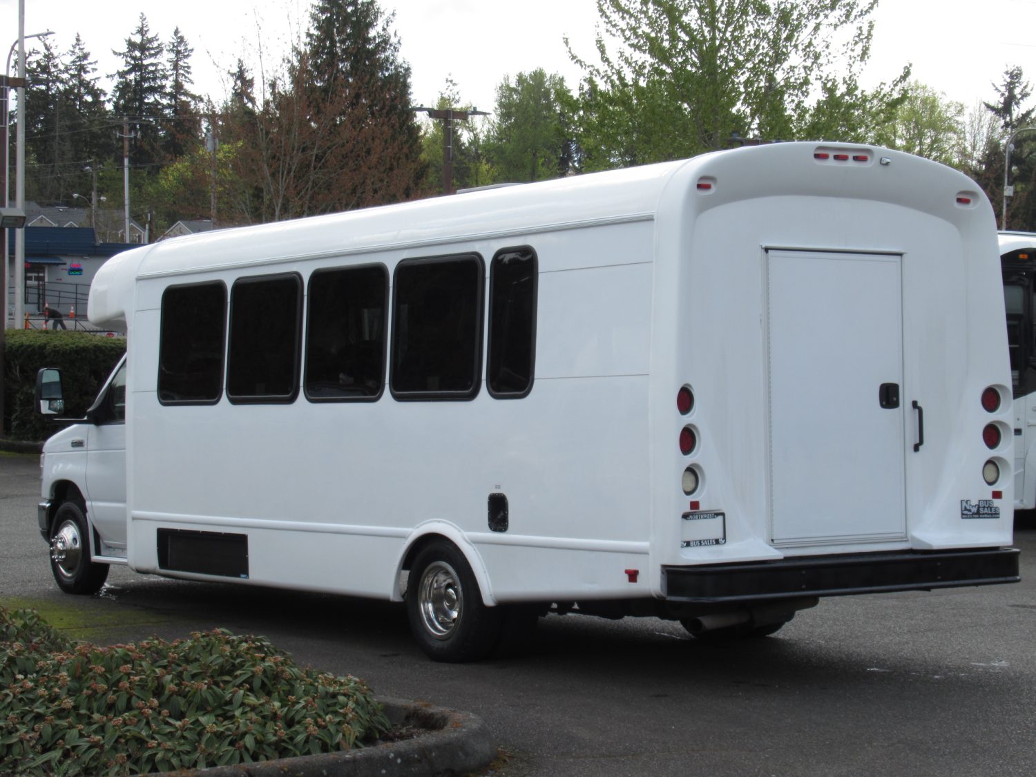 2015 Ford Starcraft MVP 24 Passenger w/Rear Luggage - S28008 - Image 4