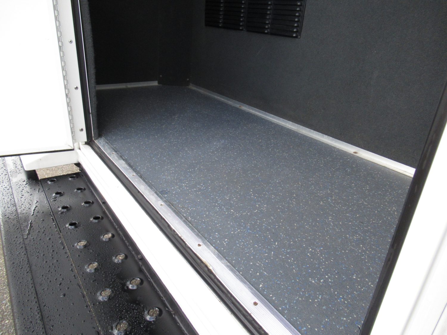 2015 Ford Starcraft MVP 24 Passenger w/Rear Luggage - S28008 - Image 11