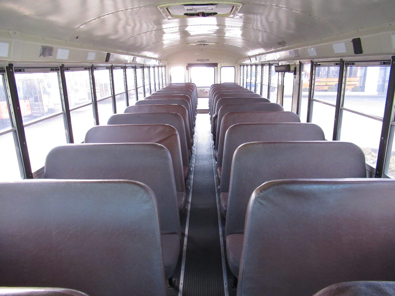 2005 IC CE300 77 Pass School Bus - B87787 - Image 6