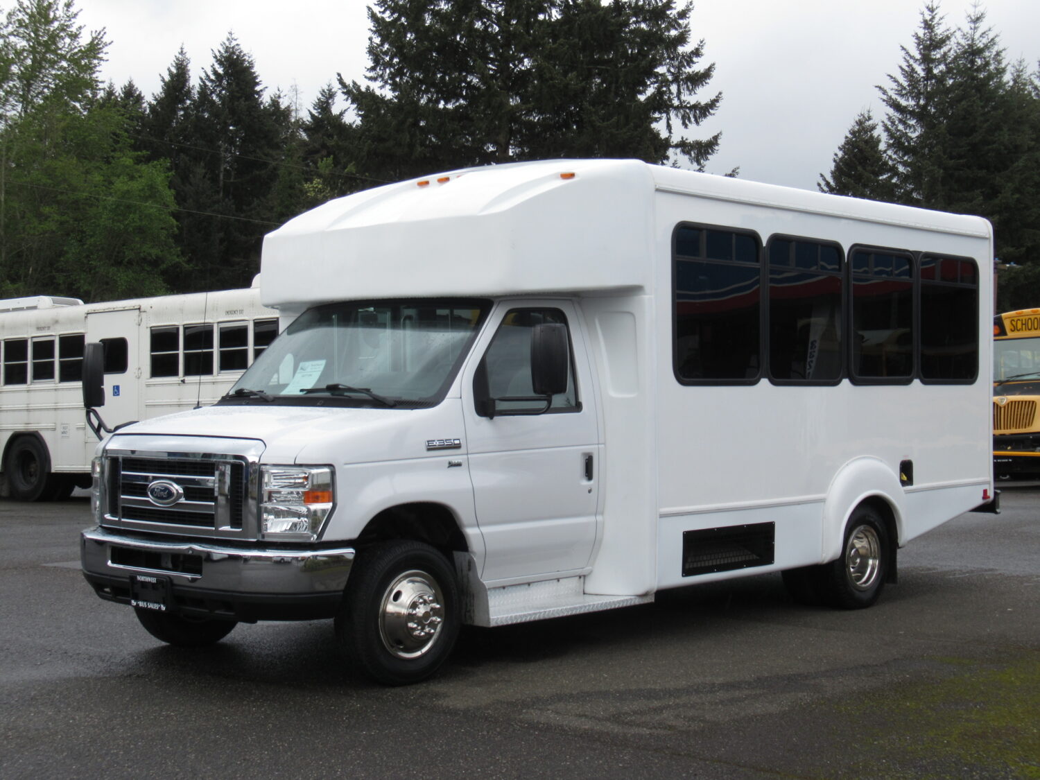 2016 Ford Goshen 10 Passenger & 2 Wheelchair Shuttle Bus - S07194 - Image 2