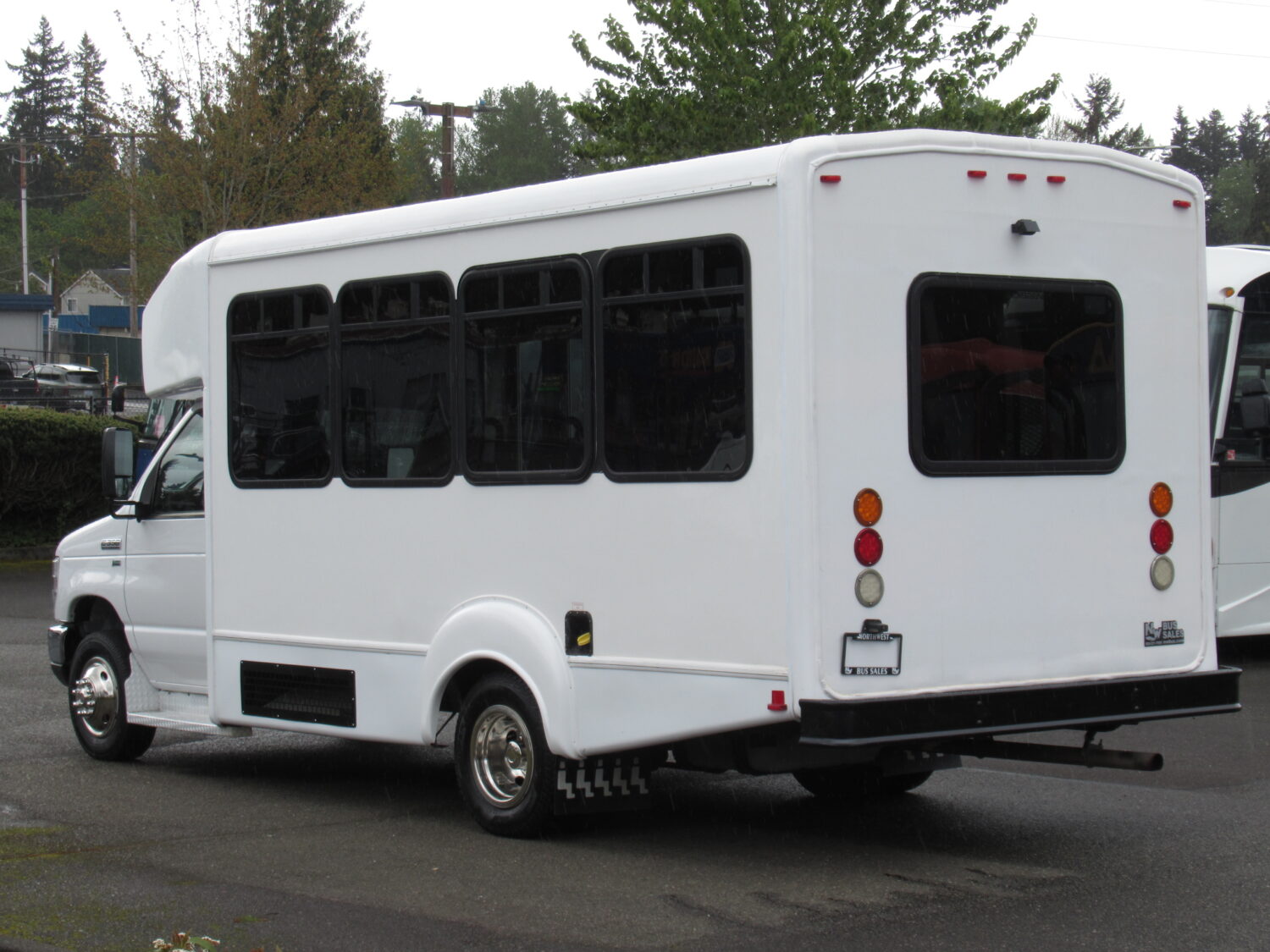 2016 Ford Goshen 10 Passenger & 2 Wheelchair Shuttle Bus - S07194 - Image 4