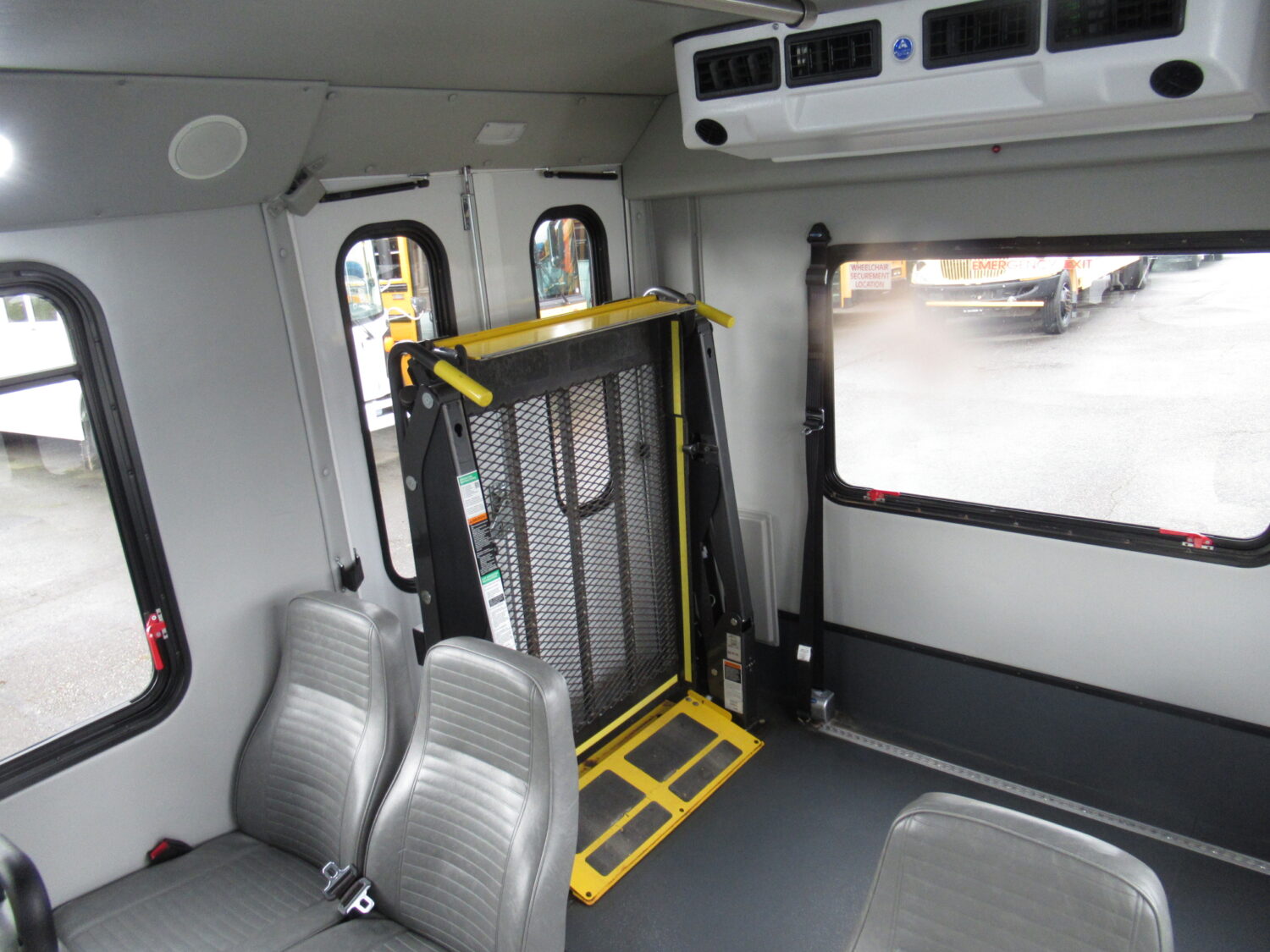 2016 Ford Goshen 10 Passenger & 2 Wheelchair Shuttle Bus - S07194 - Image 10