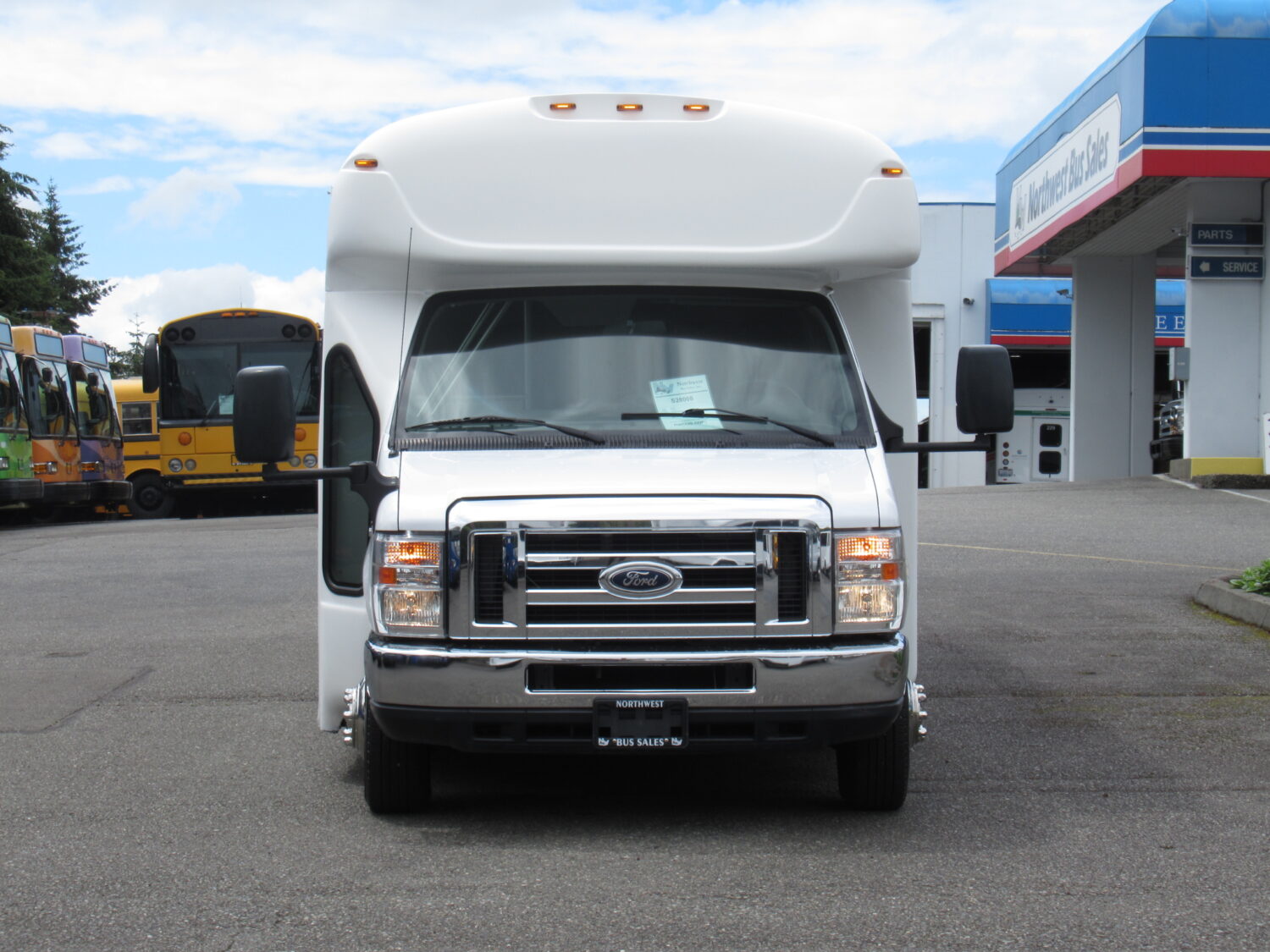 2015 Ford Starcraft MVP 24 Passenger + Rear Luggage Shuttle Bus - S28008 - Image 12