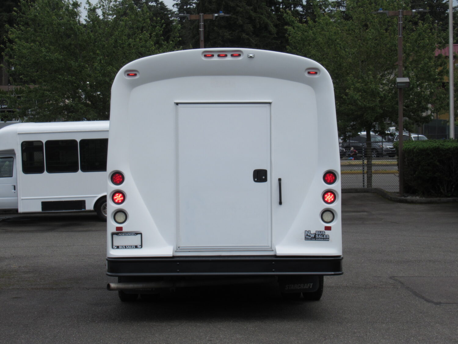 2015 Ford Starcraft MVP 24 Passenger + Rear Luggage Shuttle Bus - S28008 - Image 10