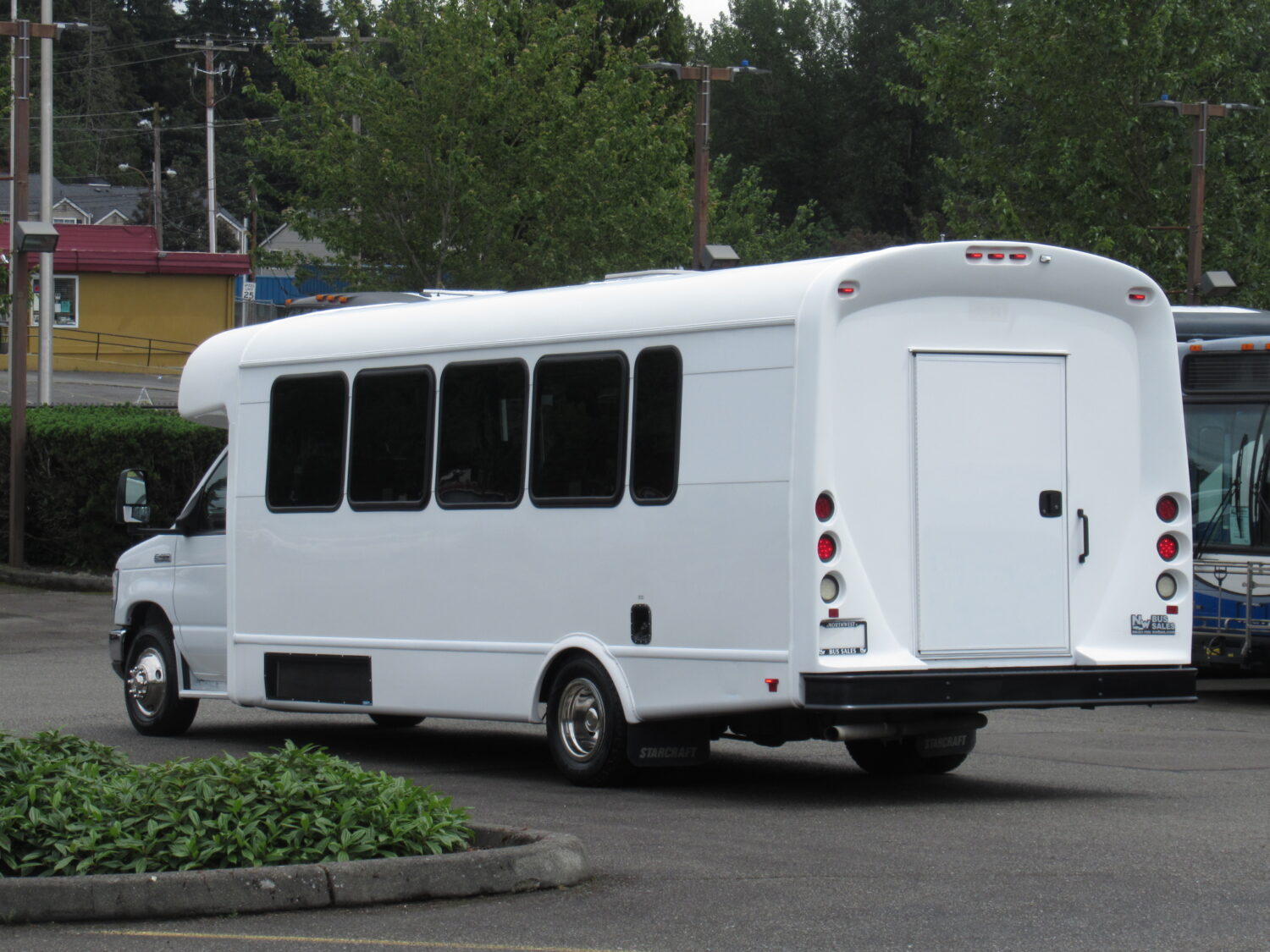 2015 Ford Starcraft MVP 24 Passenger + Rear Luggage Shuttle Bus - S28008 - Image 4