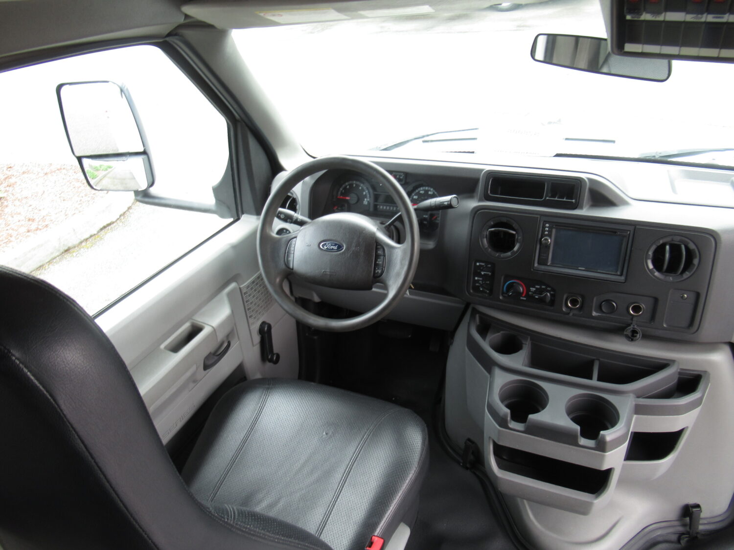 2015 Ford Starcraft MVP 24 Passenger + Rear Luggage Shuttle Bus - S28008 - Image 5