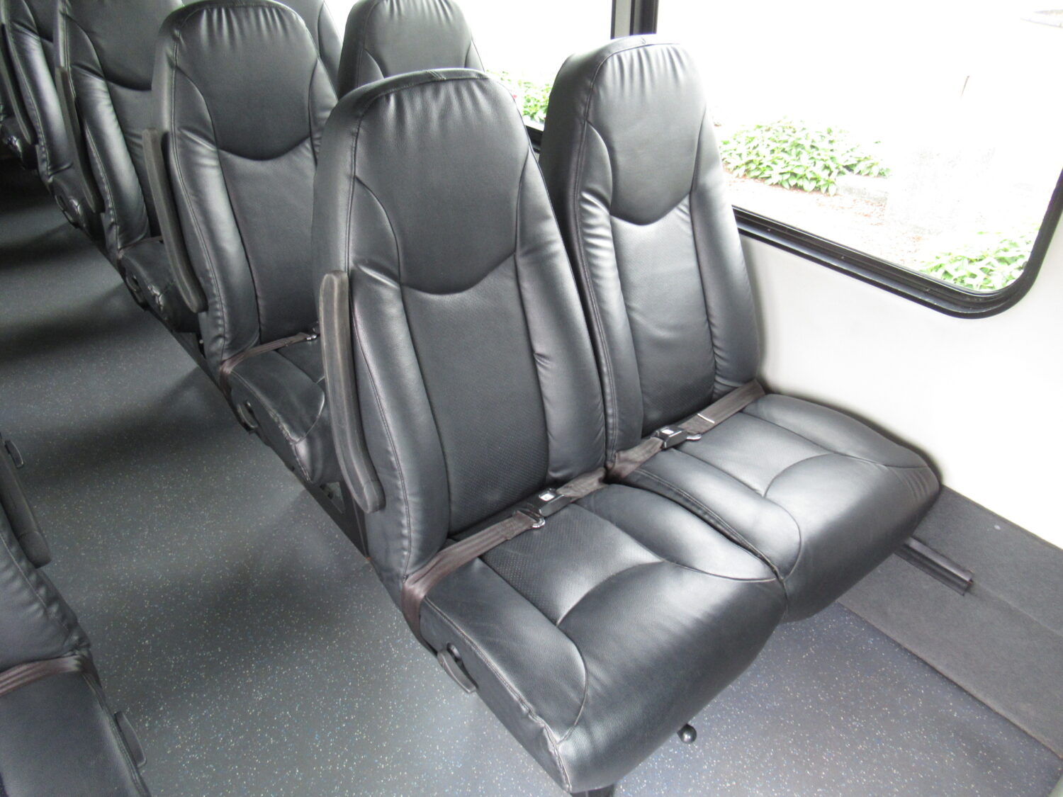 2015 Ford Starcraft MVP 24 Passenger + Rear Luggage Shuttle Bus - S28008 - Image 9