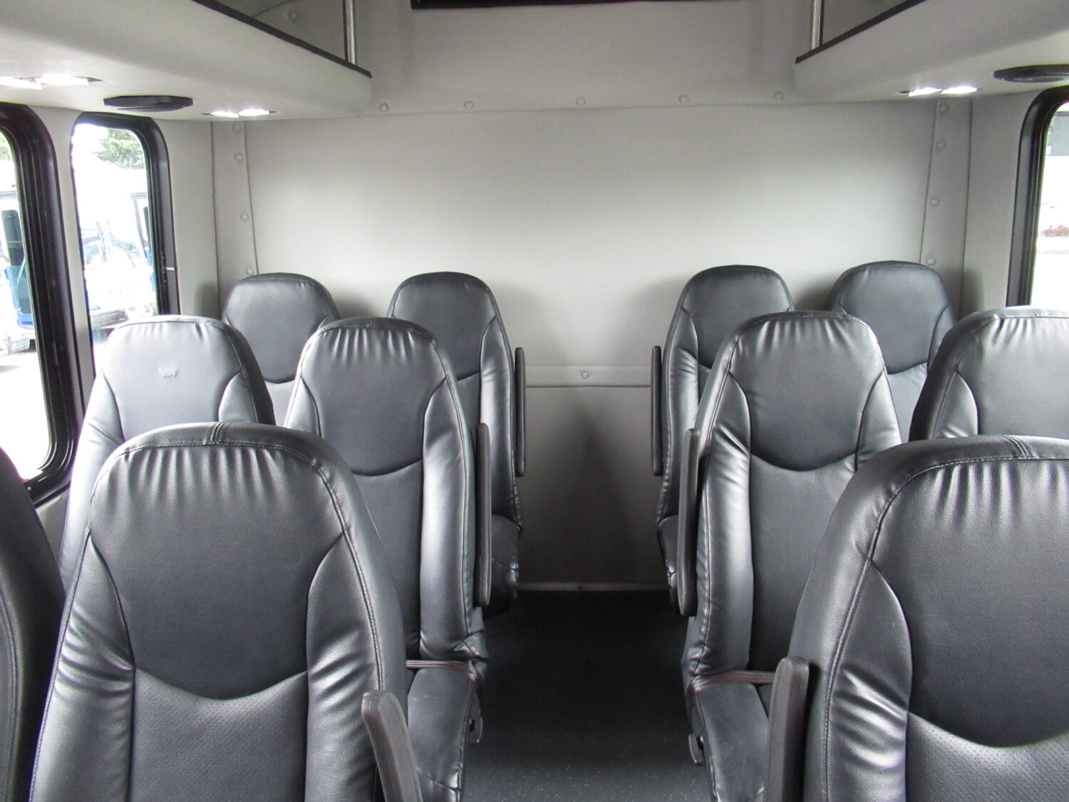 2015 Ford Starcraft MVP 24 Passenger + Rear Luggage Shuttle Bus - S28008 - Image 7