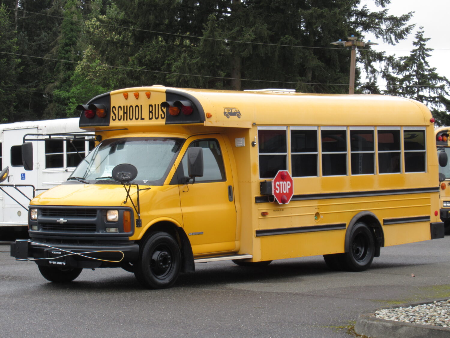 2002 Chevrolet Mid Bus 20 Passenger School Bus - B25287 - Image 2