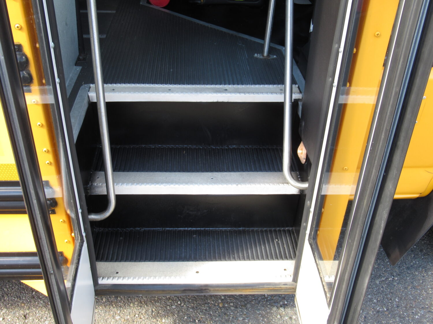 2009 Chevrolet Thomas 12 Passenger + 1 Wheelchair School Bus - B55293 - Image 10