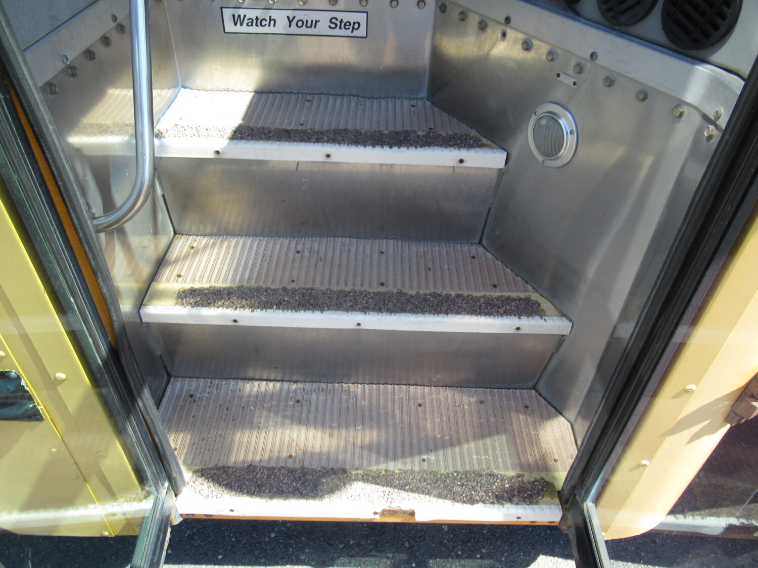 2006 Blue Bird Vision 7 Row School Bus - B29426 - Image 9