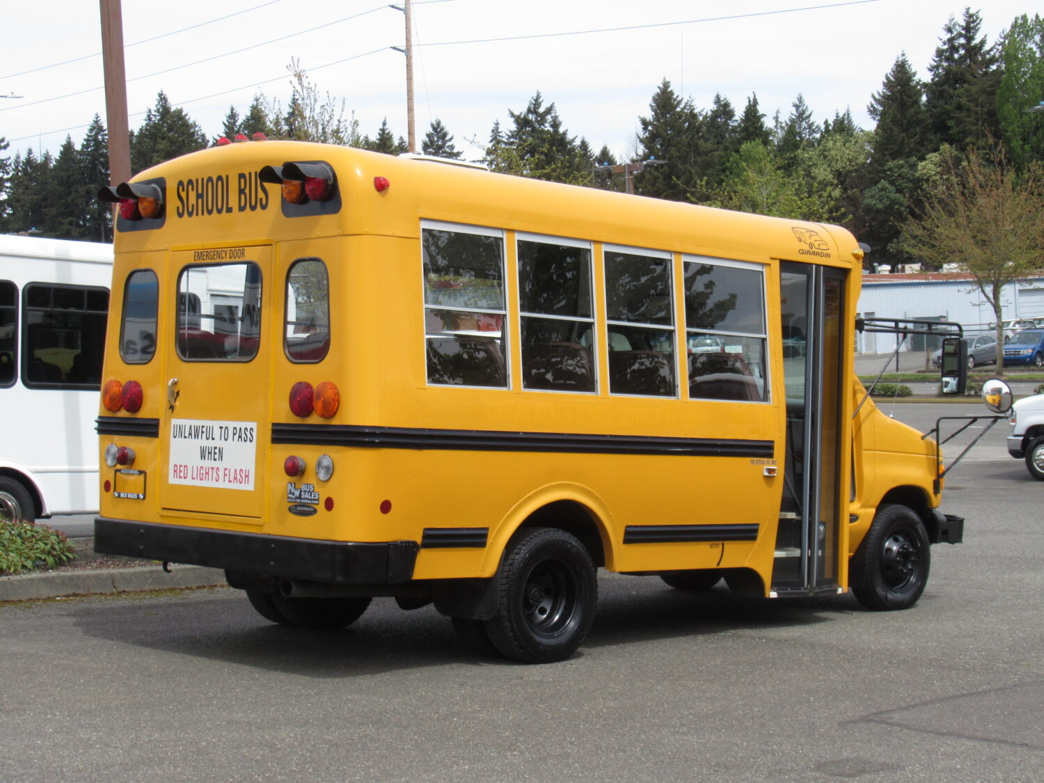 2002 Ford Girardin 20 Passenger School Bus - B20952 - Image 3