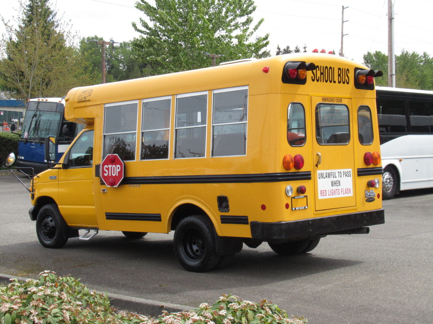 2002 Ford Girardin 20 Passenger School Bus - B20952 - Image 4