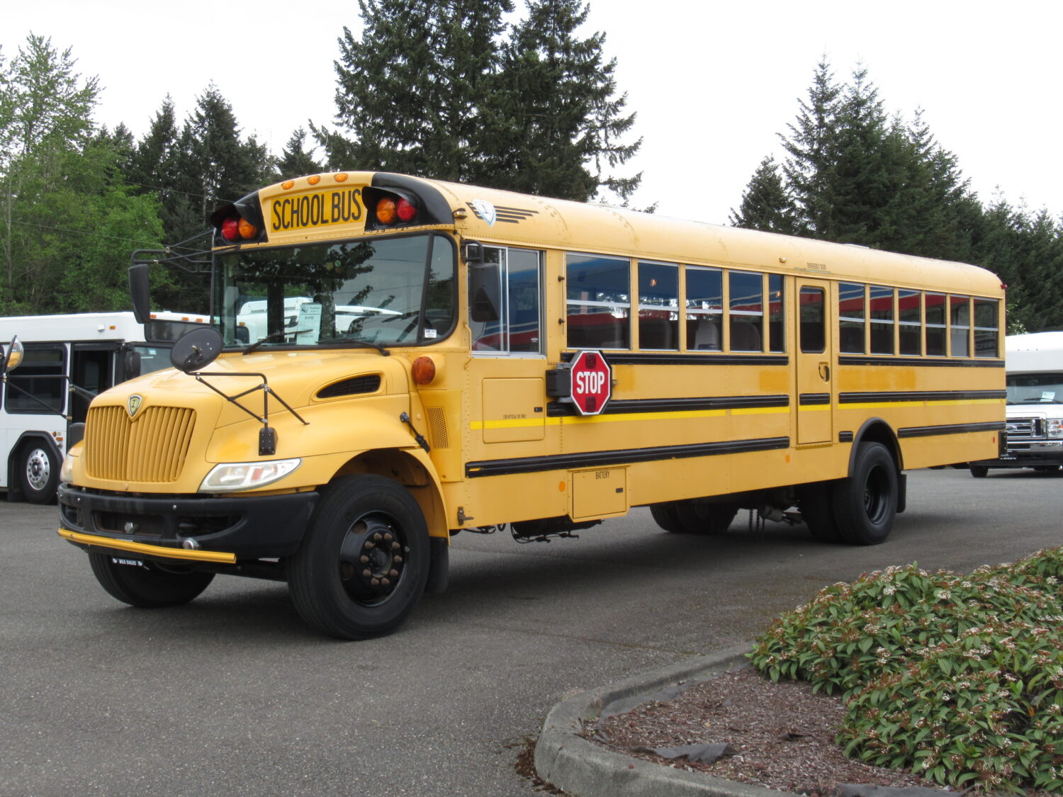 2009 IC CE300 - 12 Row School Bus - B14792 - Image 2