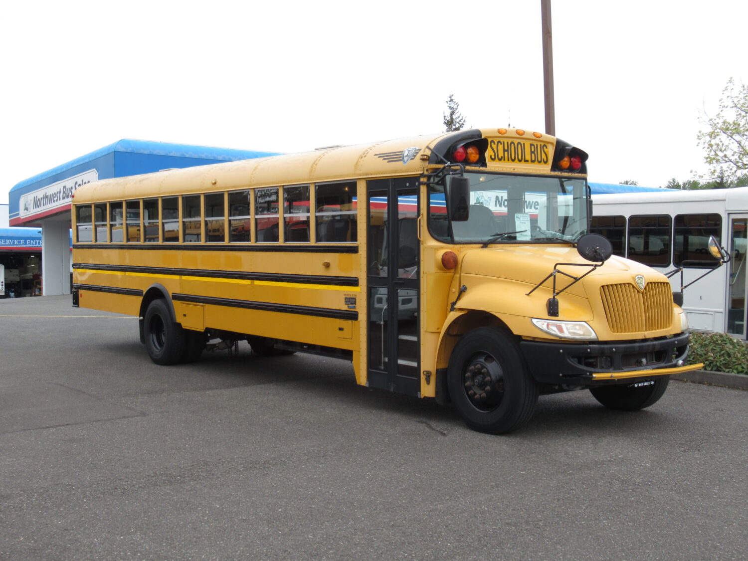 2009 IC CE300 - 12 Row School Bus - B14792