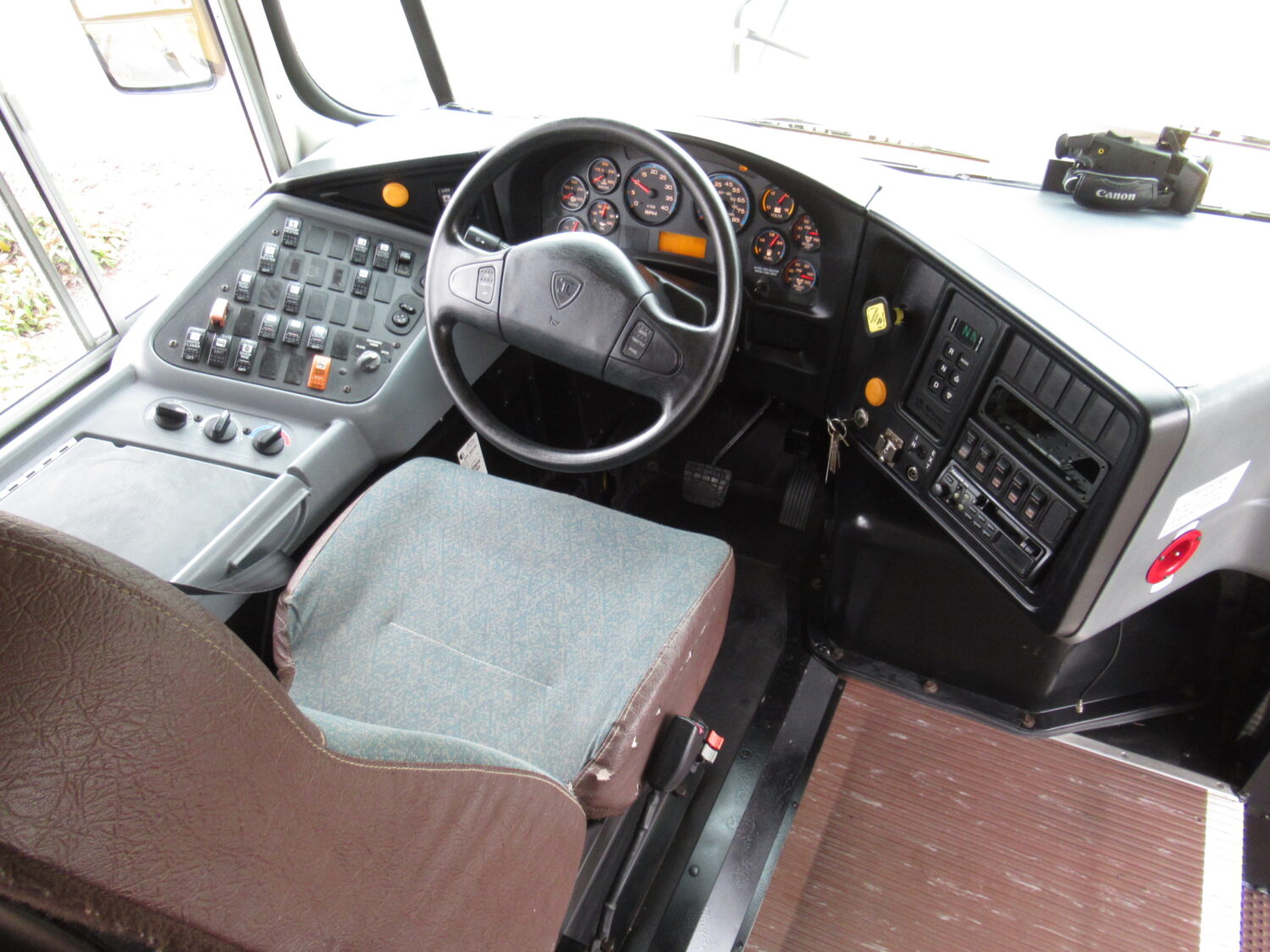 2009 IC CE300 - 12 Row School Bus - B14792 - Image 7