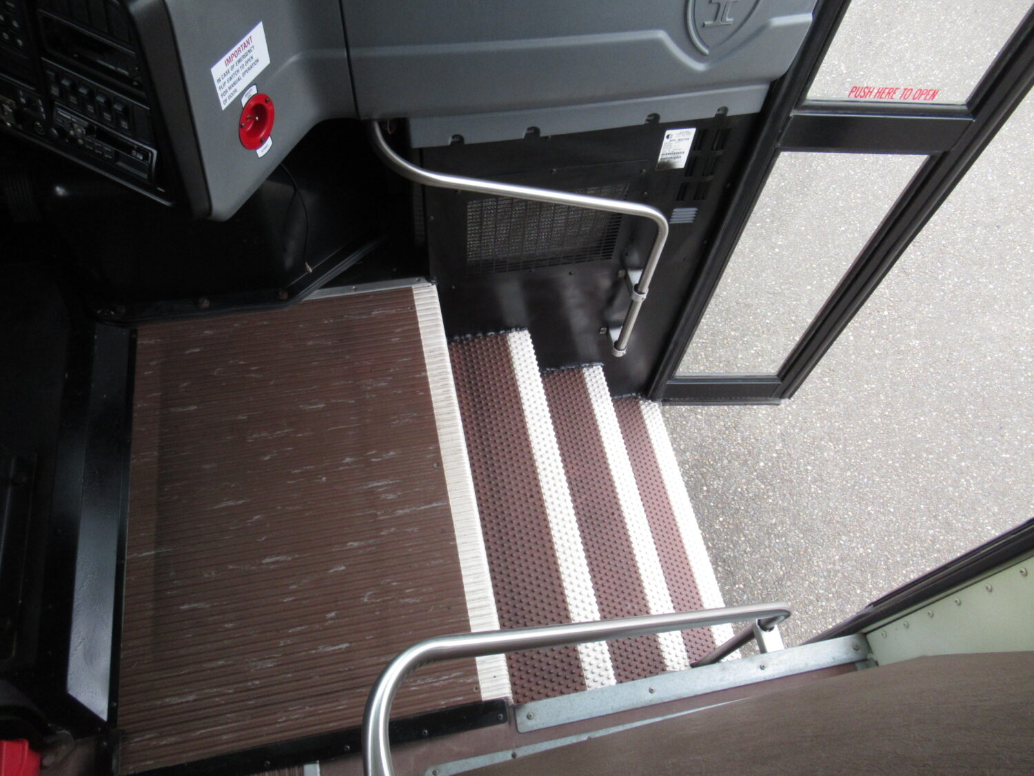 2009 IC CE300 - 12 Row School Bus - B14792 - Image 9