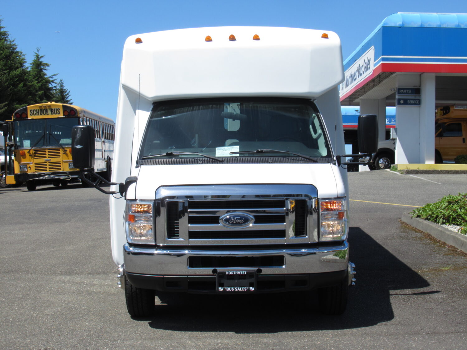 2017 Ford Diamond 24 Passenger Shuttle Bus - S49143 - Image 11