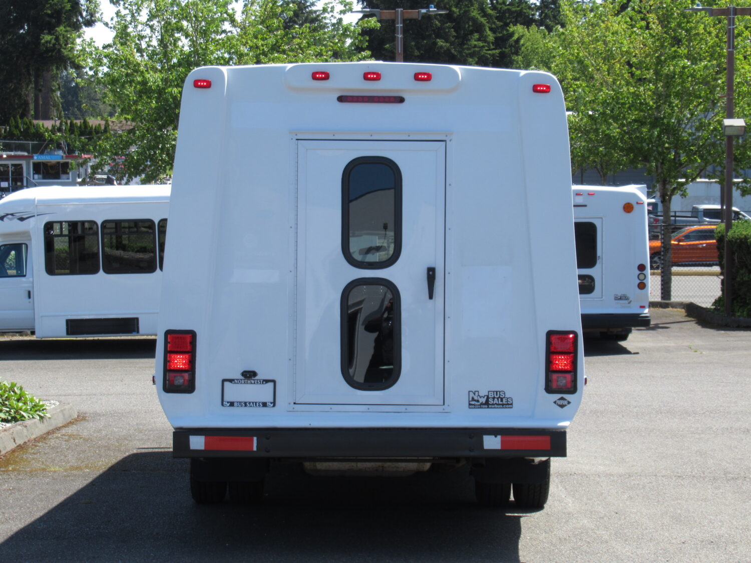 2017 Ford Diamond 24 Passenger Shuttle Bus - S49143 - Image 12