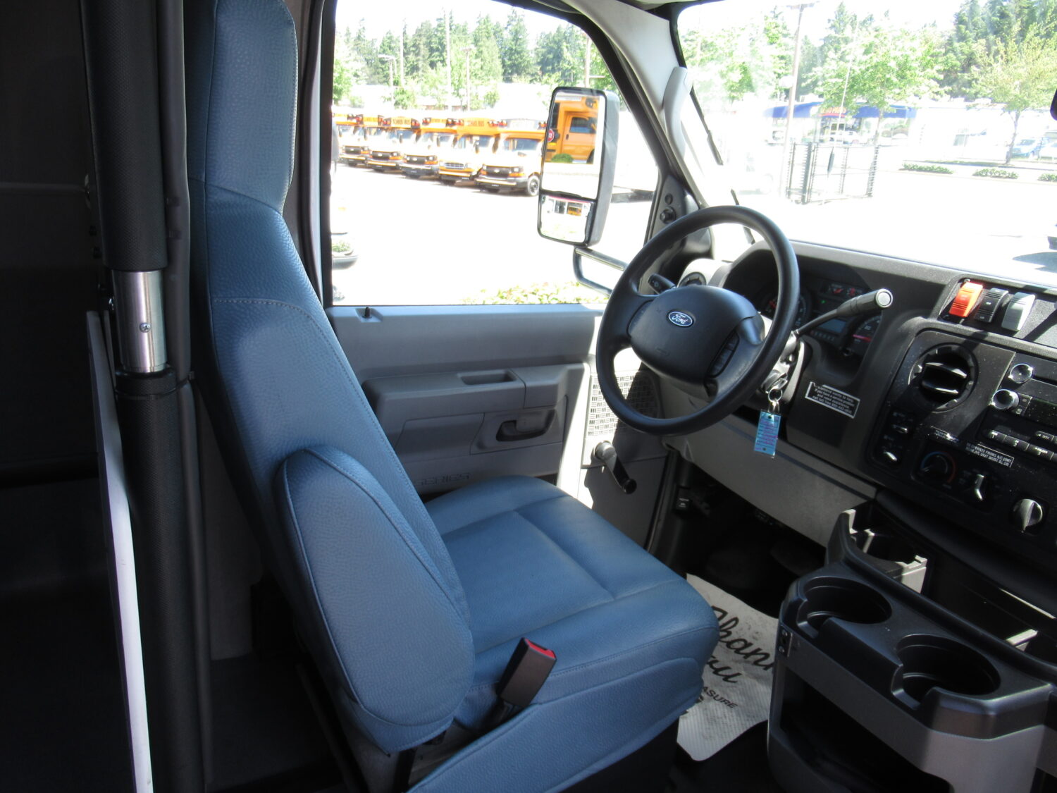 2017 Ford Diamond 24 Passenger Shuttle Bus - S49143 - Image 9