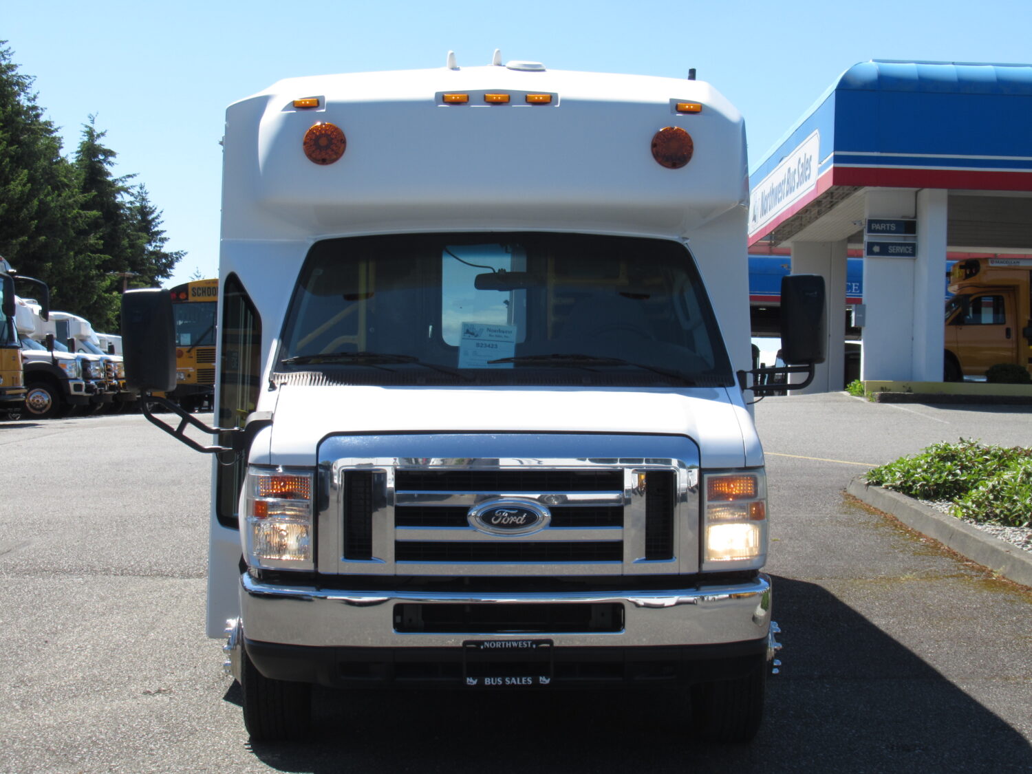 2008 Ford Eldorado 14 Passenger ADA Shuttle Bus