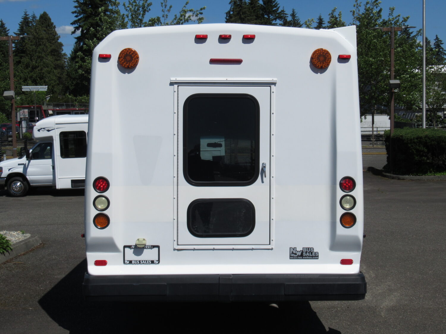 2008 Ford Eldorado 14 Passenger ADA Shuttle Bus