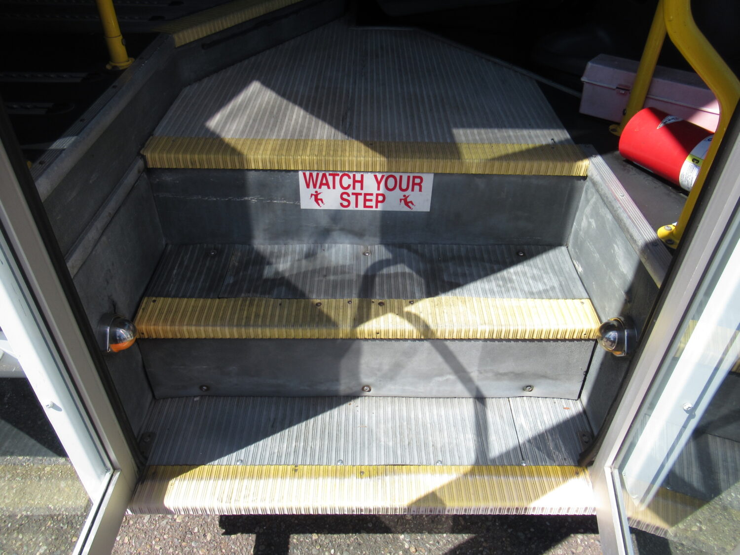 2008 Ford Eldorado 14 Passenger ADA Shuttle Bus