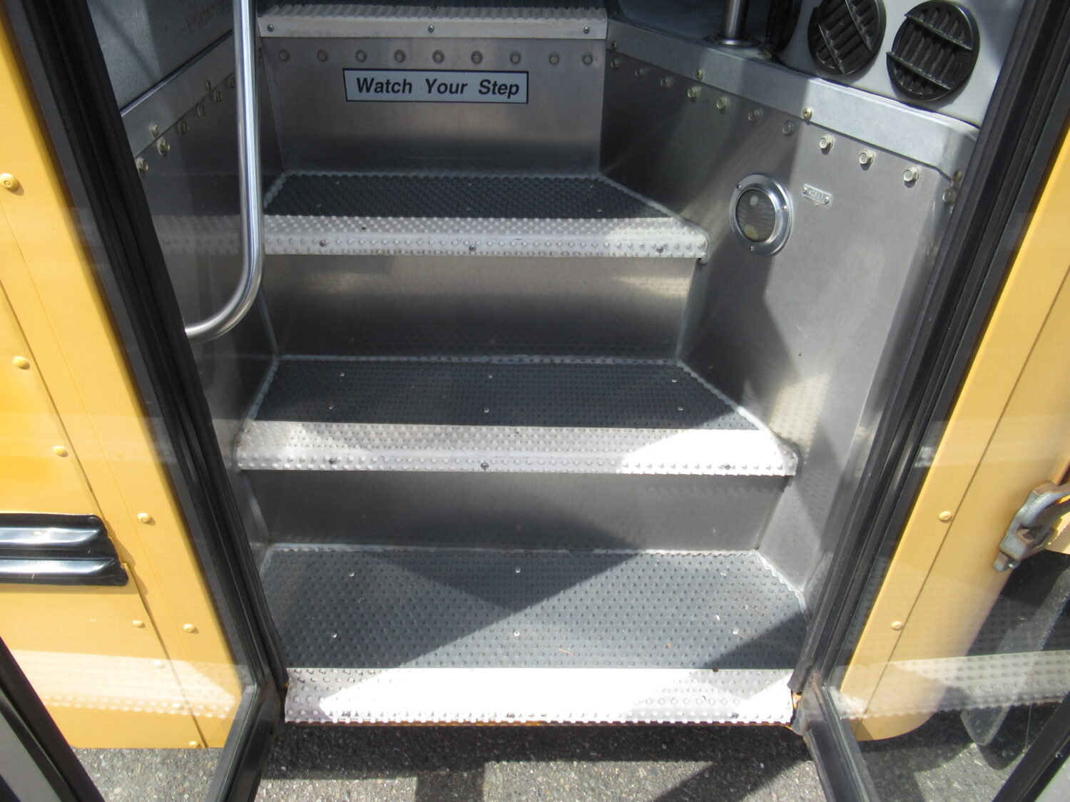 2009 Blue Bird Vision 7 Row School Bus - B54574 - Image 9