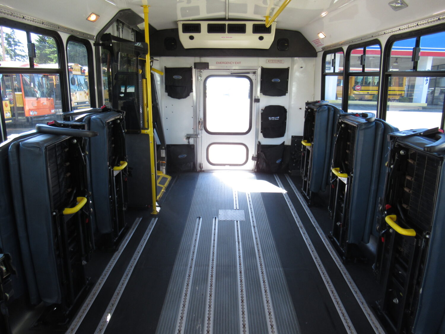 2008 Ford Eldorado 14 Passenger ADA Shuttle Bus