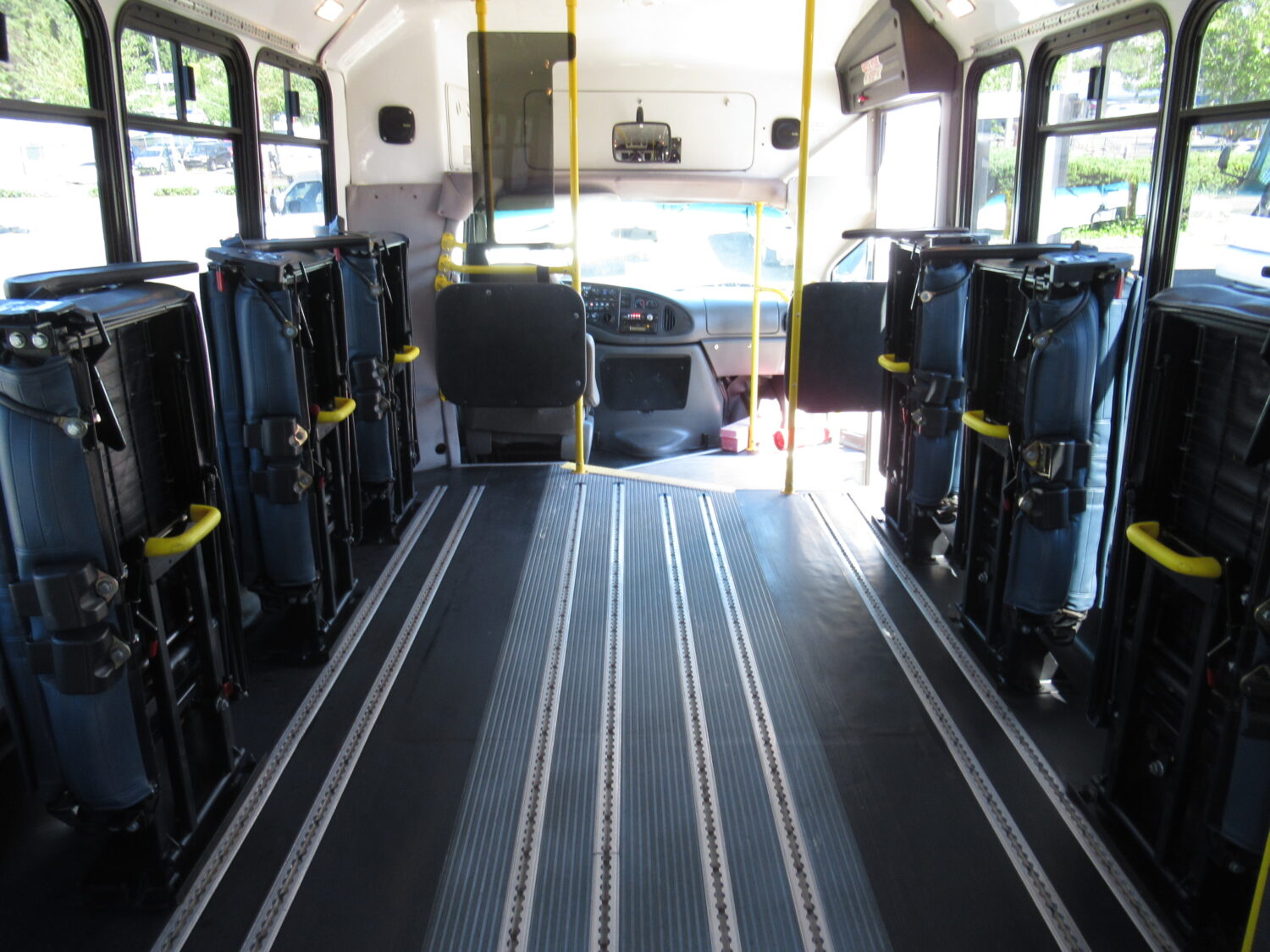 2008 Ford Eldorado 14 Passenger ADA Shuttle Bus