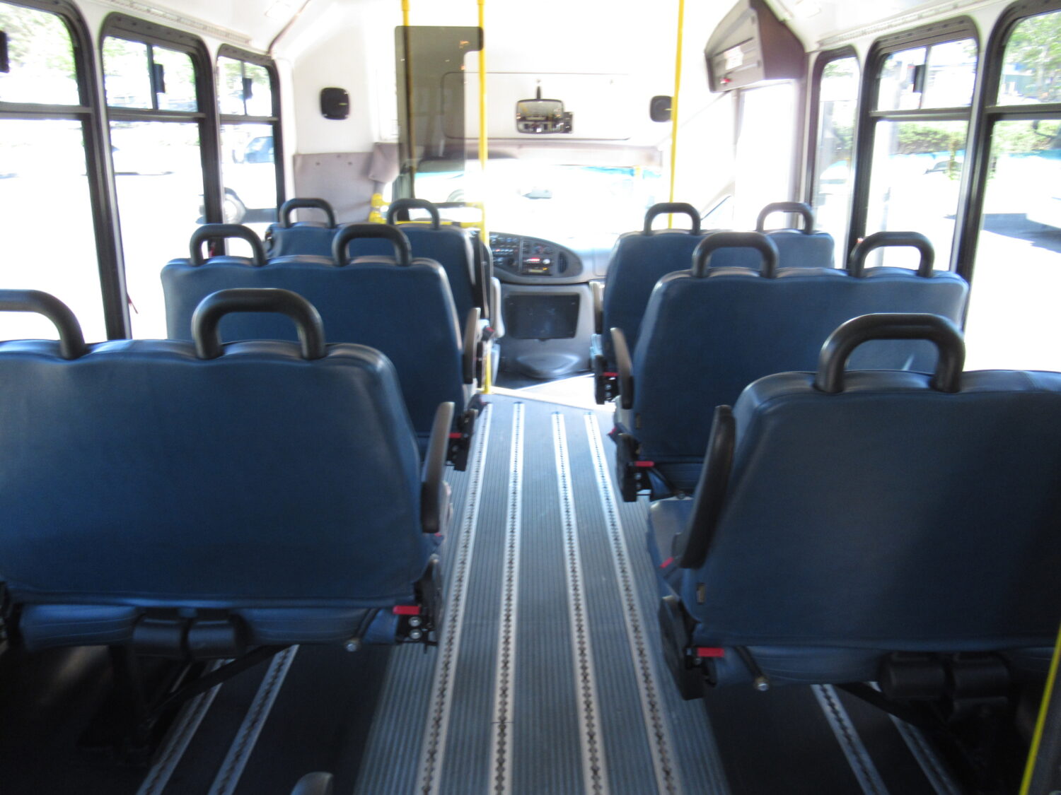 2008 Ford Eldorado 14 Passenger ADA Shuttle Bus