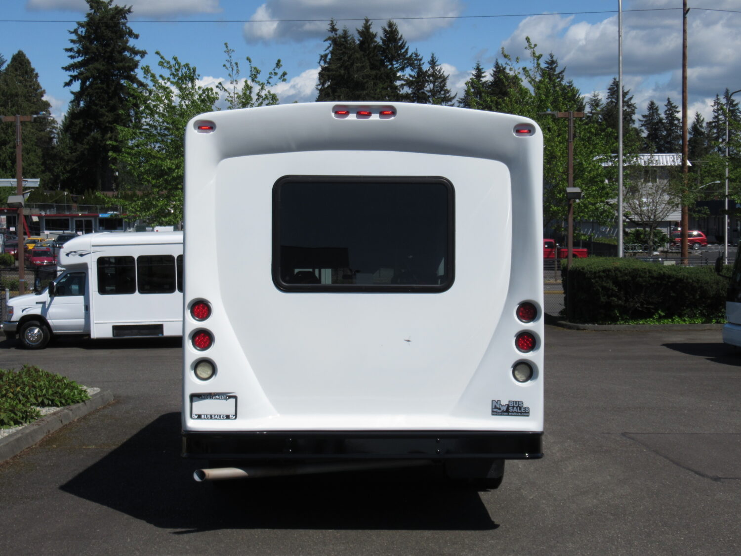 2014 Ford Starcraft 12 Passenger & 2 Wheelchair Shuttle Bus - S10491 - Image 11