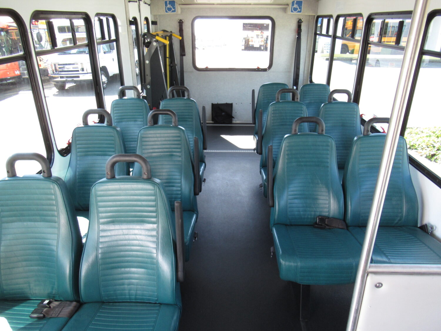 2014 Ford Starcraft 12 Passenger & 2 Wheelchair Shuttle Bus - S10491 - Image 5