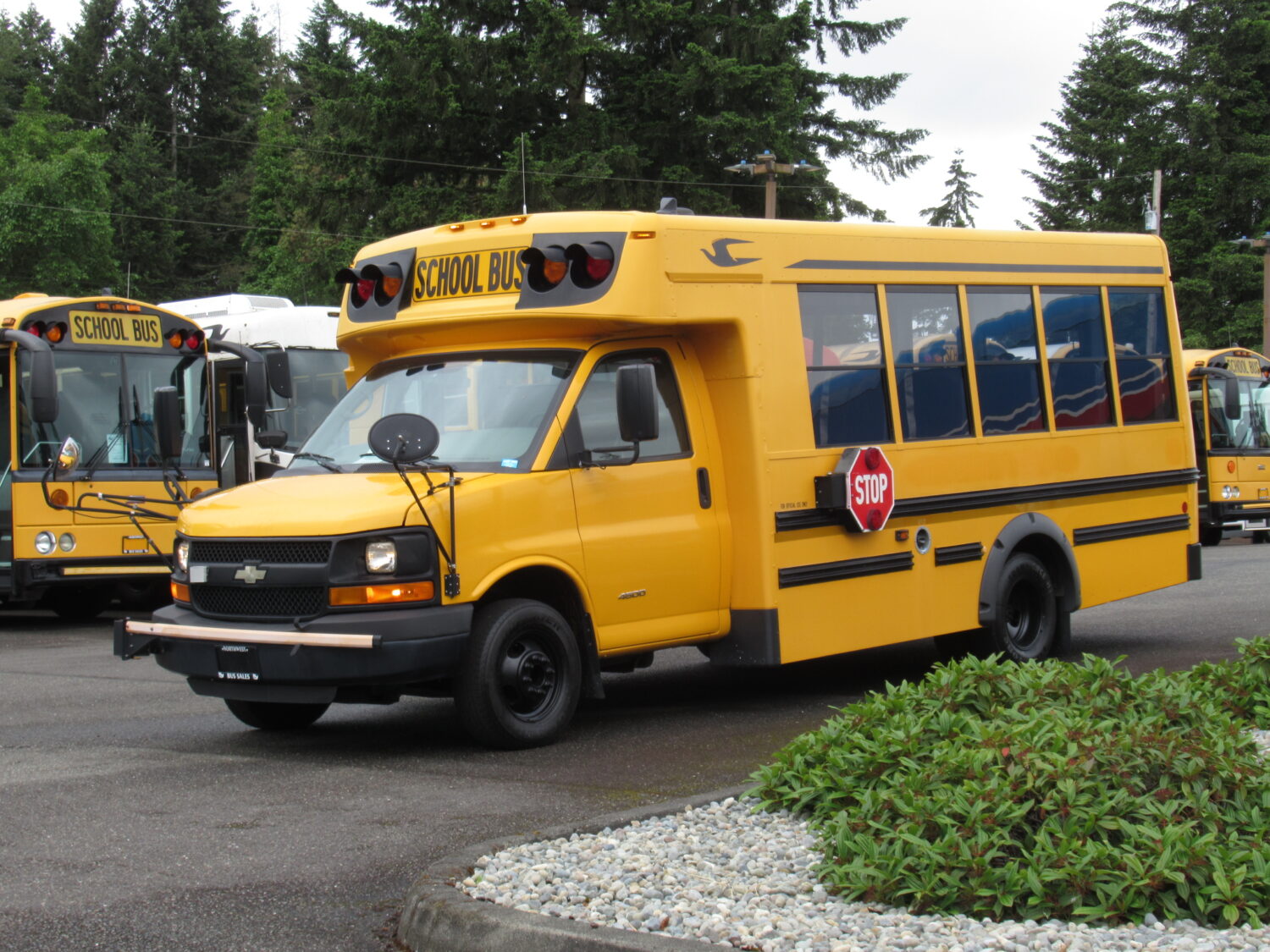 2011 Chevrolet Girardin 30 Pax School Bus - B12523 - Image 2