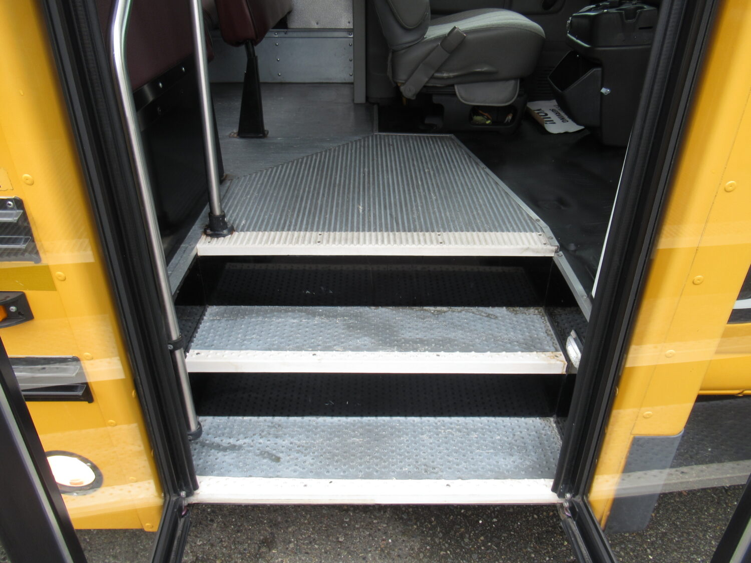 2011 Chevrolet Girardin 30 Pax School Bus - B12523 - Image 12