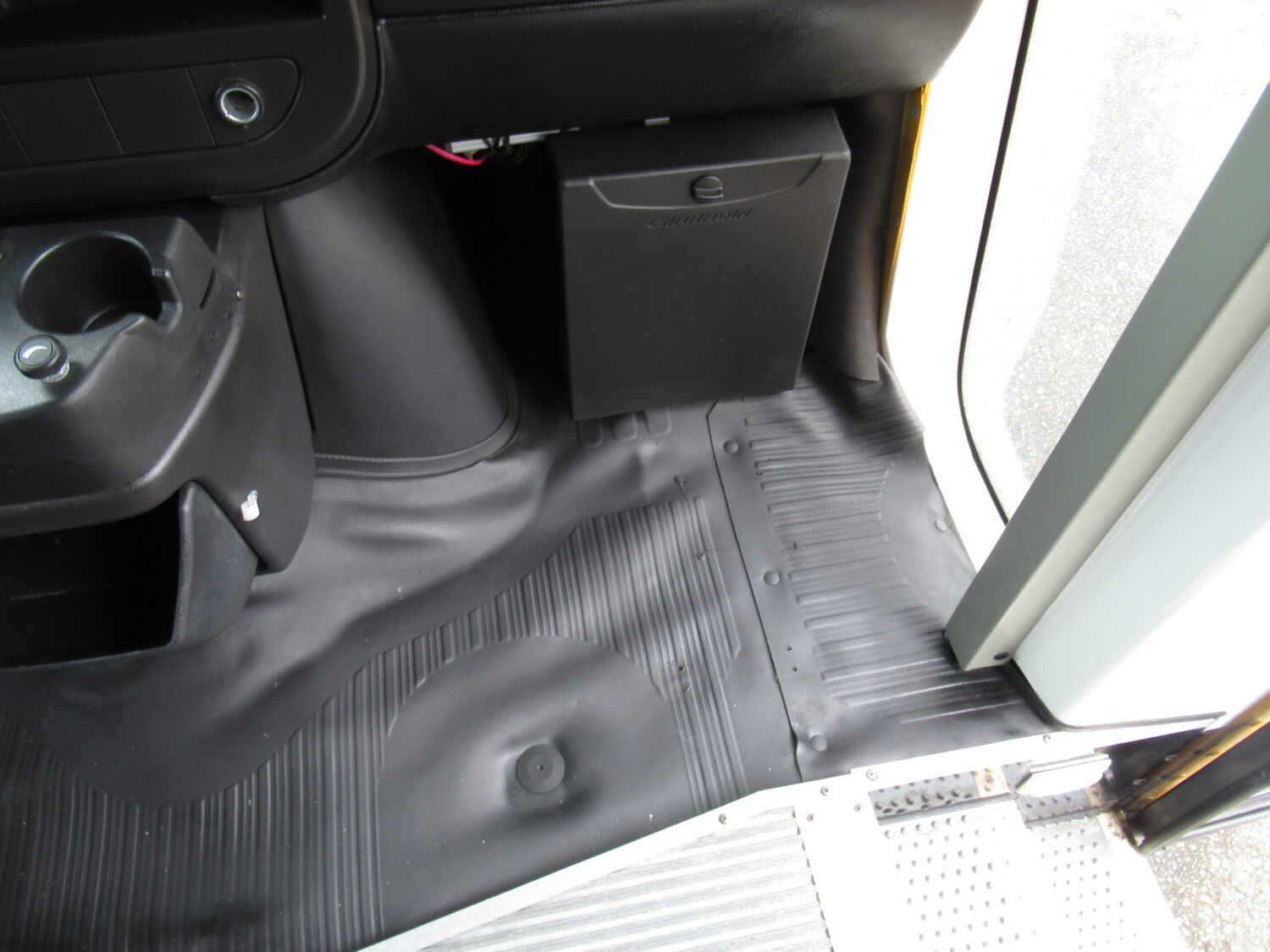 2011 Chevrolet Girardin 30 Pax School Bus - B12523 - Image 10