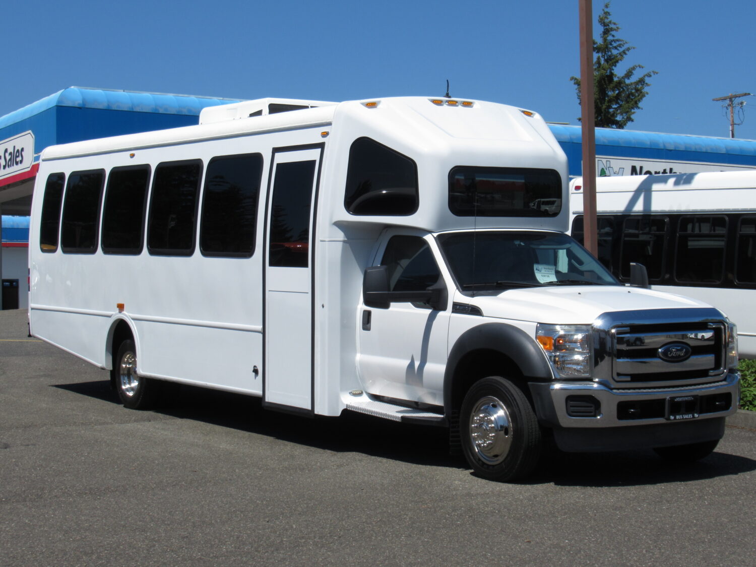2013 Ford Ameritrans 32 Passenger Shuttle Bus - S38136
