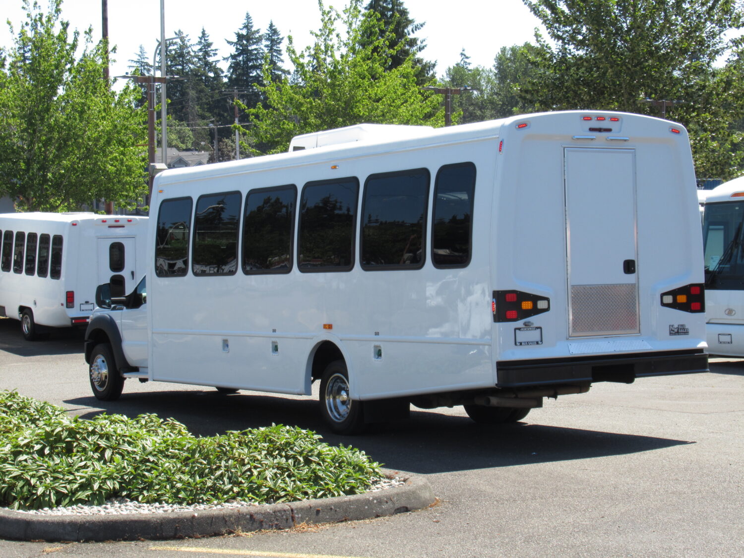 2013 Ford Ameritrans 32 Passenger Shuttle Bus - S38136 - Image 4