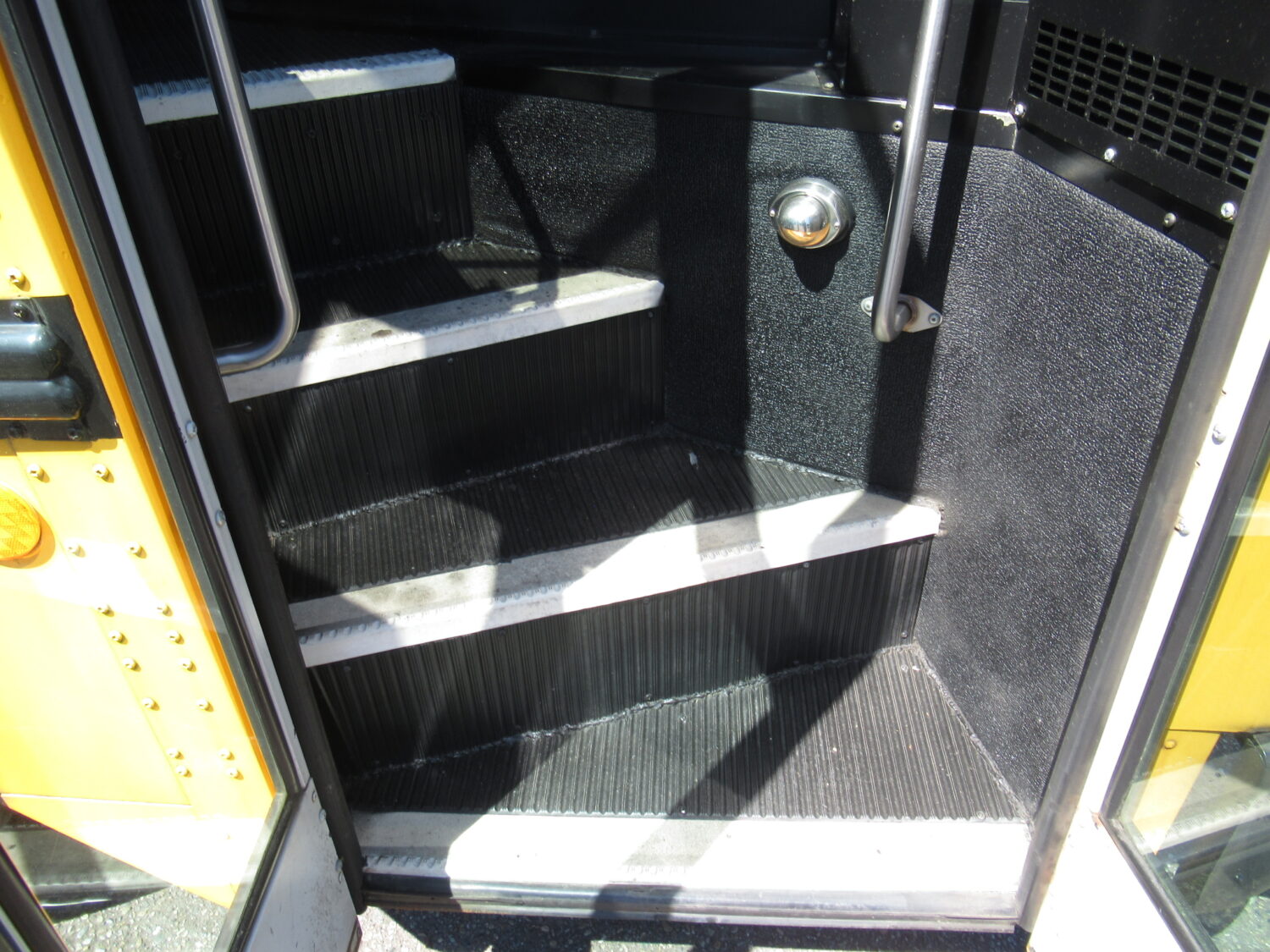 2006 Thomas Saf-T-Liner 13 Row School Bus - B71264 - Image 9