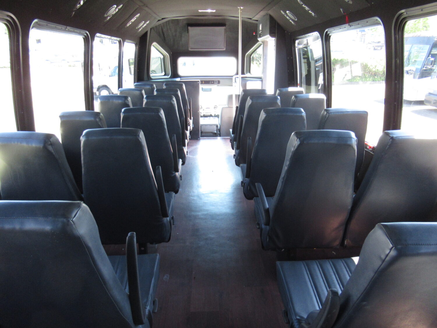 2013 Ford Ameritrans 32 Passenger Shuttle Bus - S38136 - Image 7