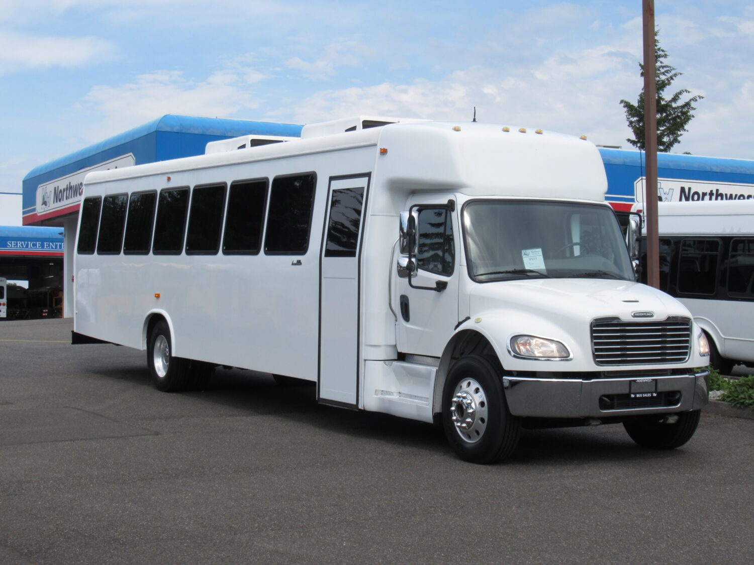 2014 Freightliner Ameritrans 42 Passenger Shuttle Bus - ST3395