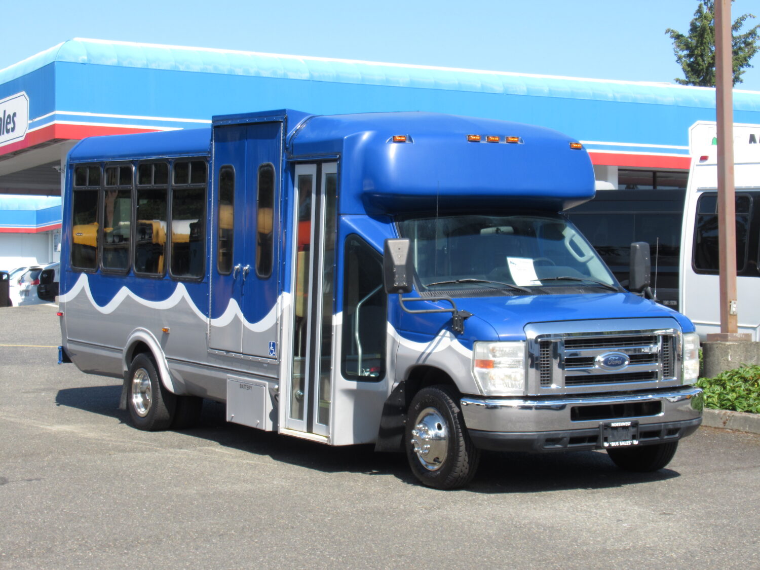 2010 Eldorado 12 Pass & 2 Wheelchair - S00390