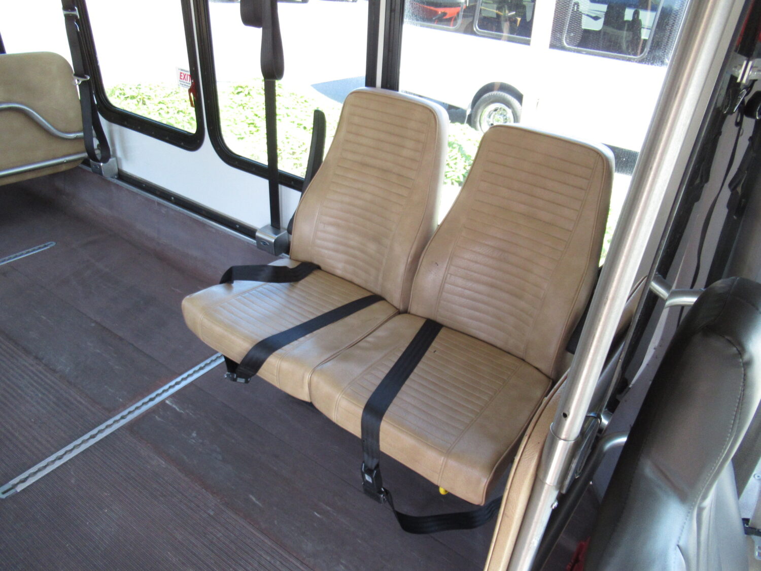 2010 Eldorado 12 Pass & 2 Wheelchair - S00390 - Image 8