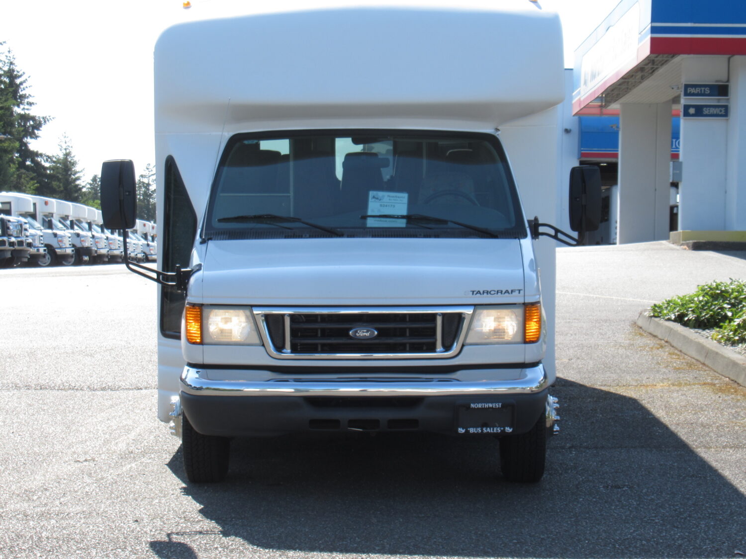 2006 Ford Starcraft AllStar 25 Passenger Shuttle Bus - S24173 - Image 10