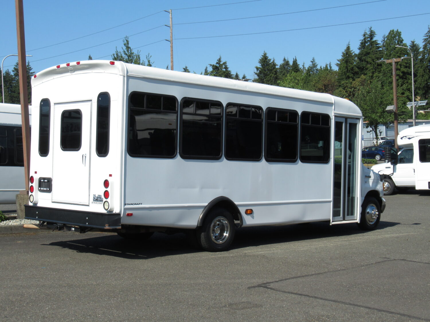 2006 Ford Starcraft AllStar 25 Passenger Shuttle Bus - S24173 - Image 3