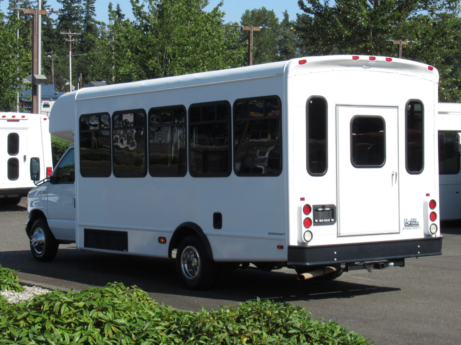 2006 Ford Starcraft AllStar 25 Passenger Shuttle Bus - S24173 - Image 4